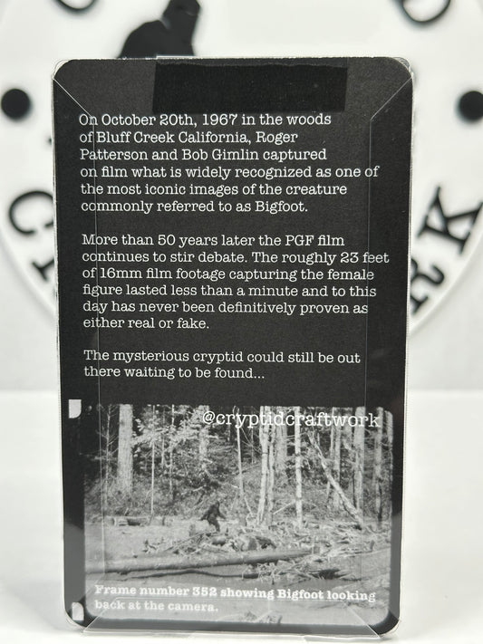 Bigfoot & Alien Believe UFO Abduction Miniature Retro Noir Design Figure