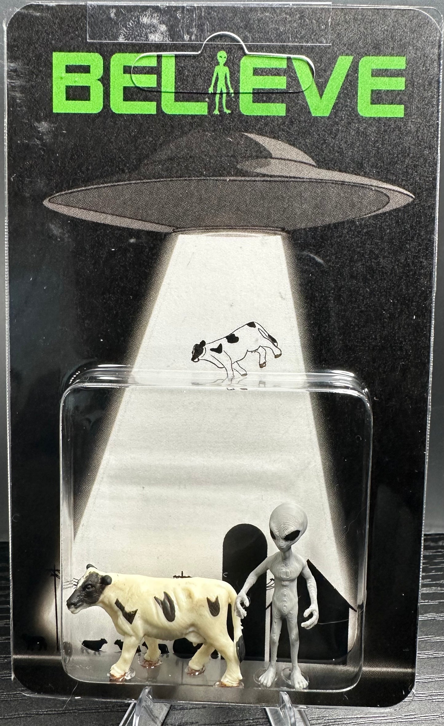 Grey Alien & Cow UFO Abduction Believe Custom Carded Miniature Figures