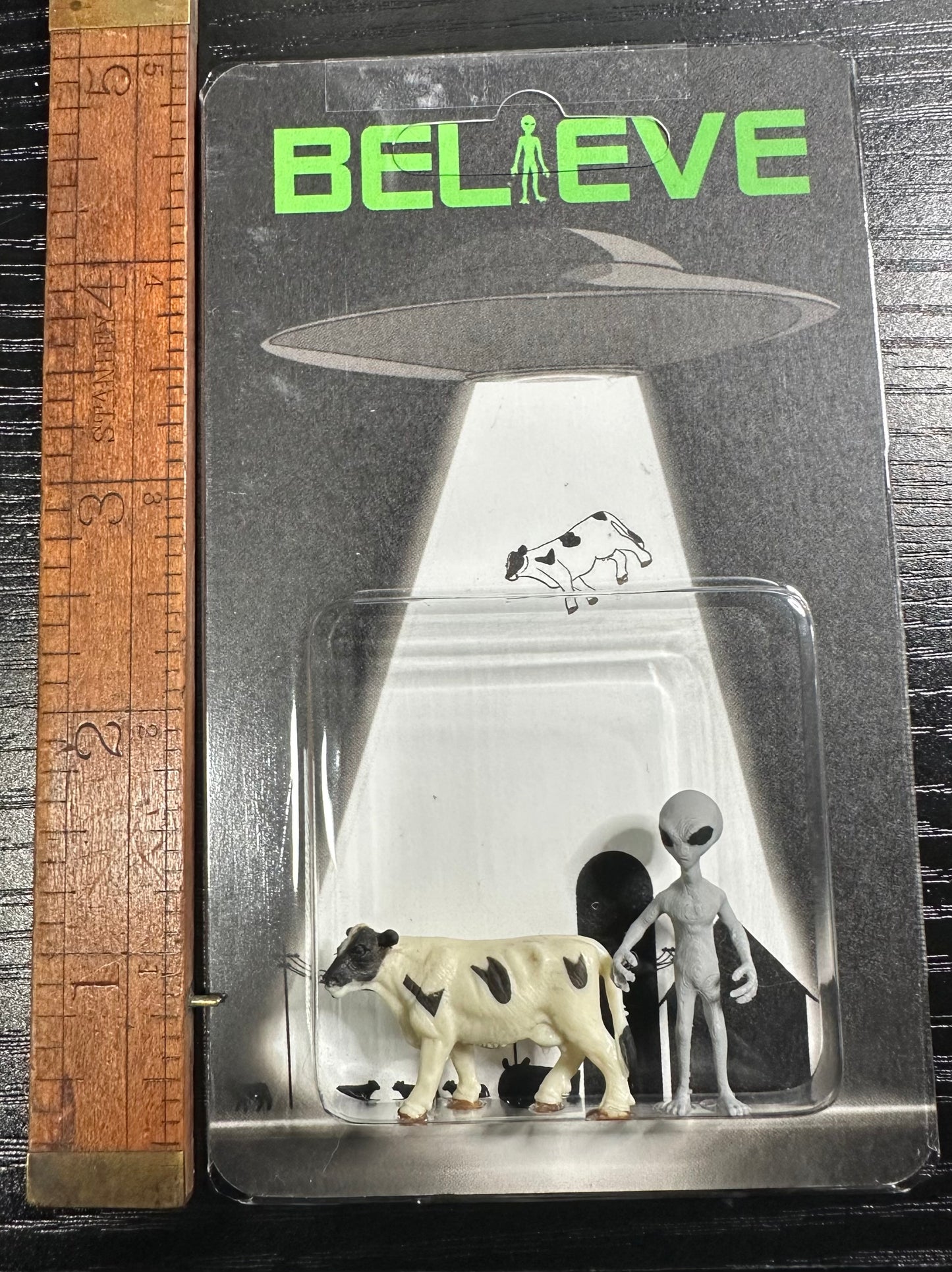 Grey Alien & Cow UFO Abduction Believe Custom Carded Miniature Figures