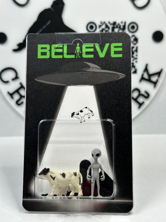 Grey Alien & Cow UFO Abduction Believe Custom Carded Miniature Figures
